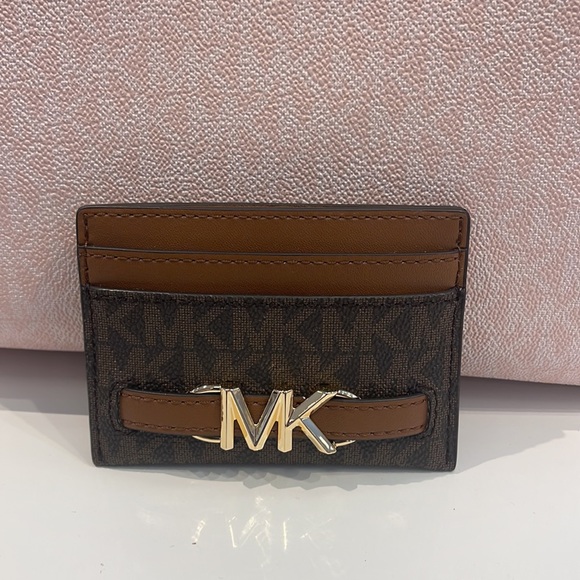 MICHAEL KORS
Reed Large Pebbled Leather Card Holder Case Wallet 
BROWN MK
NWT - Picture 11 of 16